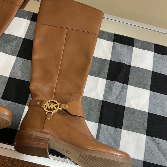 Michael Kors riding boots color luggage size 6 nwot - Picture 8 of 10